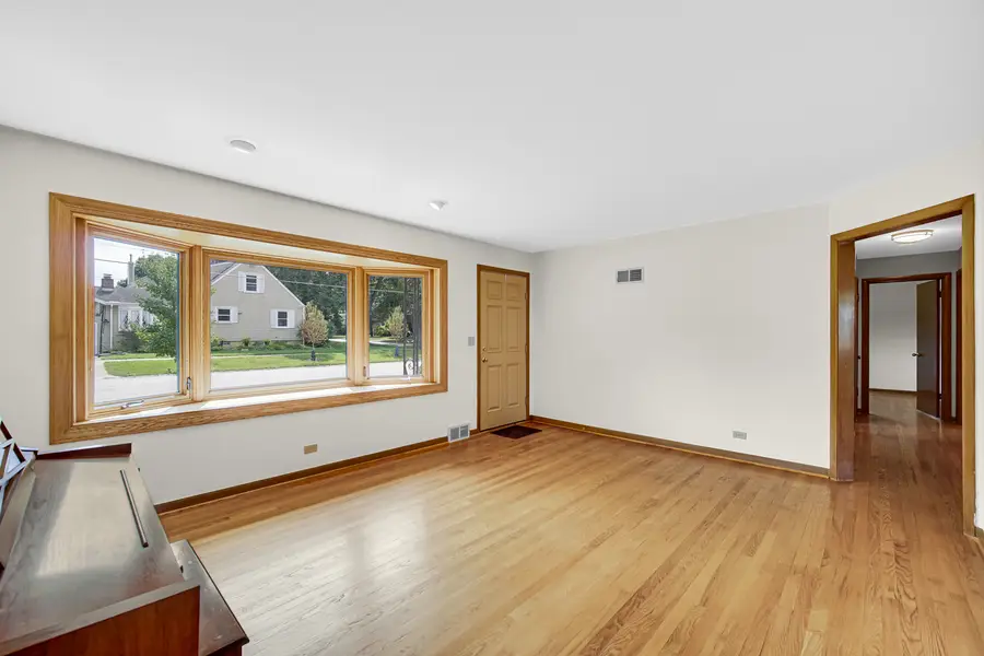 201 N Elmhurst Avenue, Mount Prospect, IL 60056 - #3