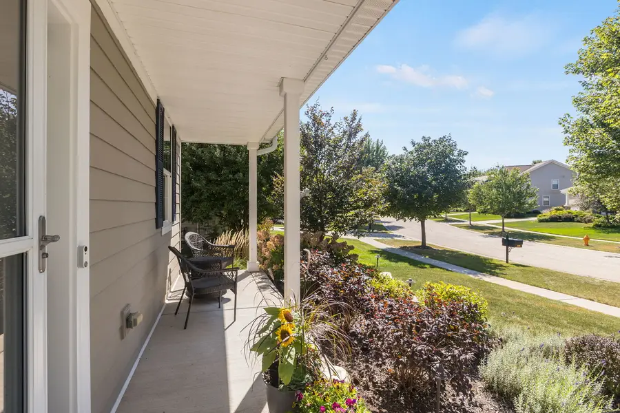 422 W Amberside Drive, Elgin, IL 60124 - #3