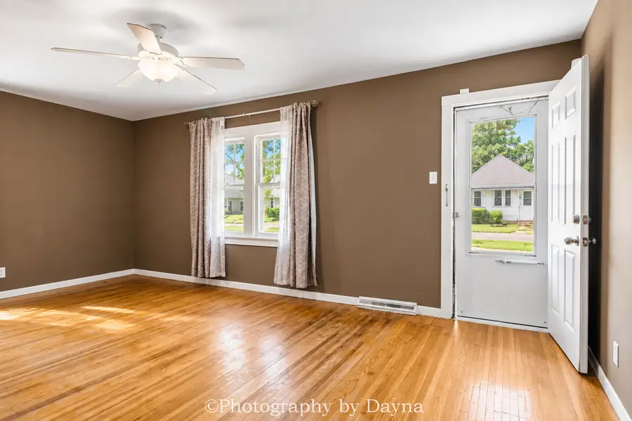 1536 S 6th Avenue, Kankakee, IL 60901 - #3
