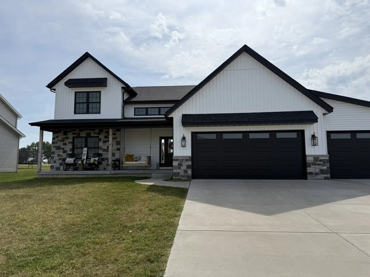 237 W Torrey Pines Drive, Eldridge, IA 52748 - #1