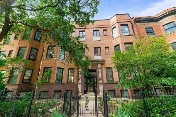 839 W Wellington Avenue #2, Chicago, IL 60657