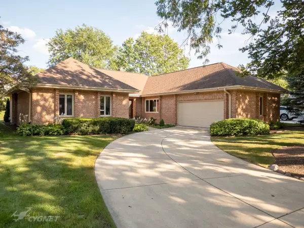 2S015 Ironwood Lane, Wheaton, IL 60189