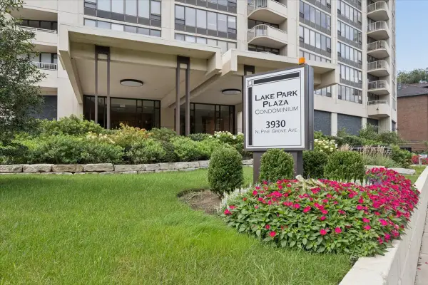 3930 N Pine Grove Avenue #2612, Chicago, IL 60613
