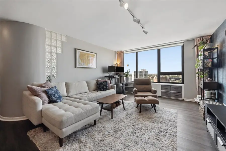 3930 N Pine Grove Avenue #2612, Chicago, IL 60613 - #3