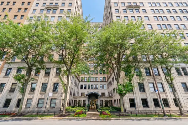 3520 N Lake Shore Drive #7J, Chicago, IL 60657