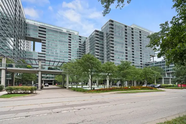 9715 Woods Drive #1505, Skokie, IL 60077