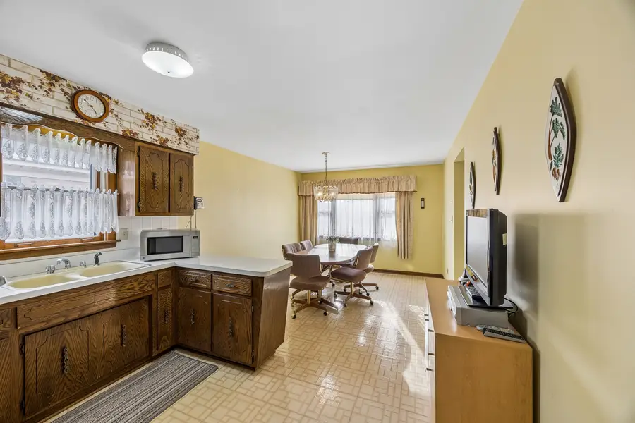 648 Escanaba Avenue, Calumet City, IL 60409 - #3