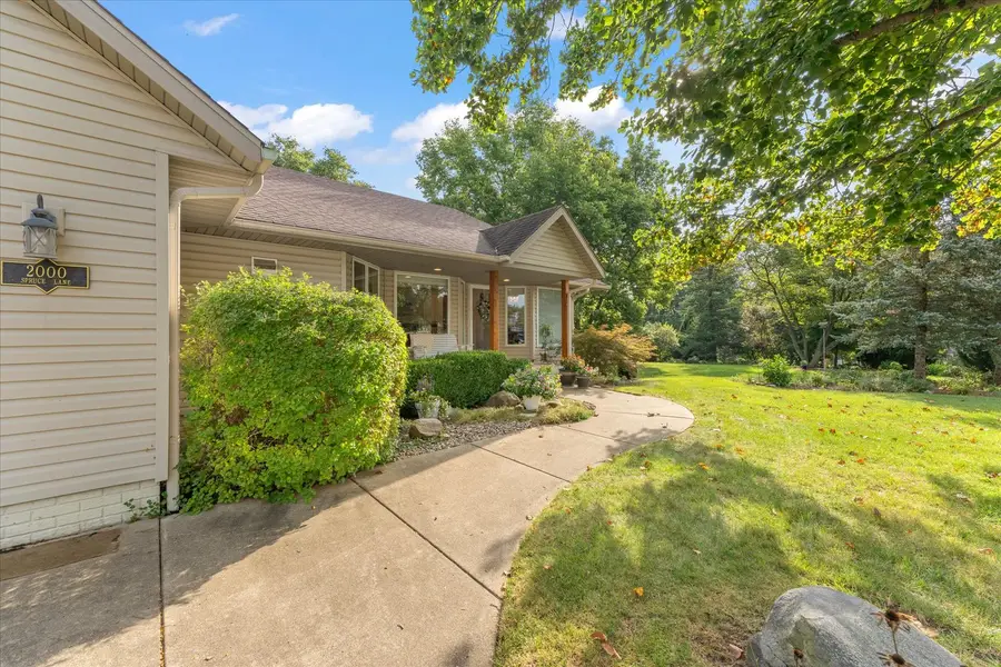 2000 Spruce Lane, Monticello, IL 61856 - #2