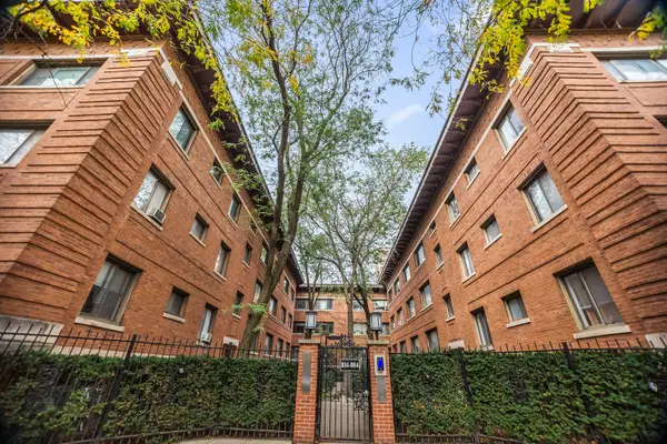 810 W Lakeside Place #107, Chicago, IL 60640