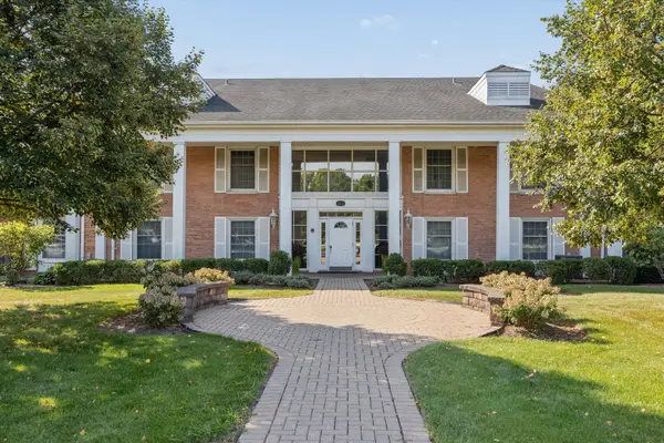 112 Carriage Way Drive #110A, Burr Ridge, IL 60527