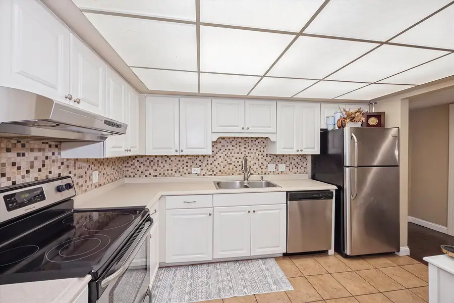 112 Carriage Way Drive #110A, Burr Ridge, IL 60527 - #3