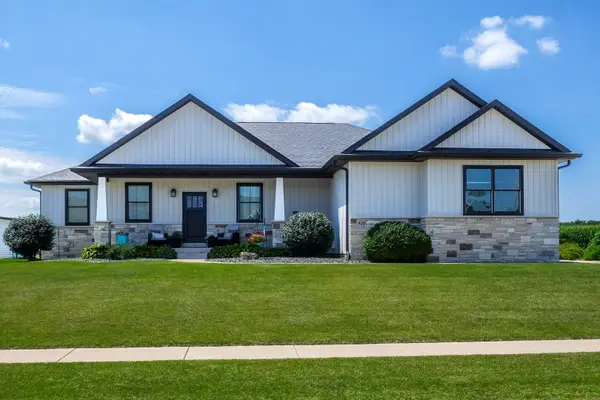 920 Muirfield Circle, Eldridge, IA 52722