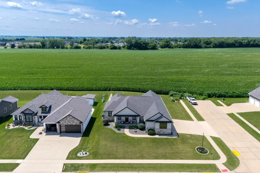920 Muirfield Circle, Eldridge, IA 52722 - #2