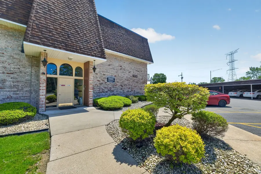 3235 S Manor Drive #104, Lansing, IL 60438 - #3