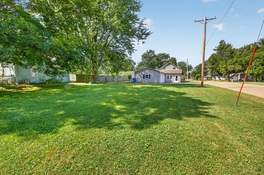 303 W Price Street, Eldridge, IA 52748 - #3