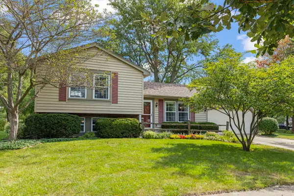 30W241 Bedford Lane, Warrenville, IL 60555
