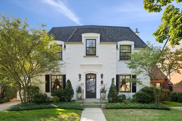 6652 N Chicora Avenue, Chicago, IL 60646