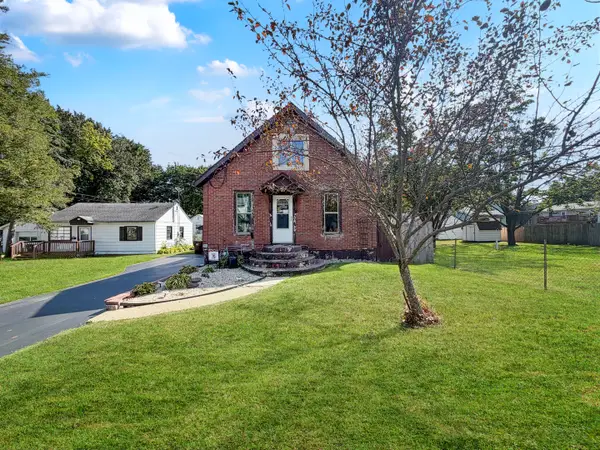 828 S Adams Avenue, Freeport, IL 61032