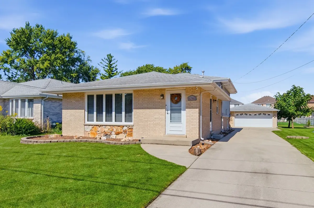 6740 W 92nd Street, Oak Lawn, IL 60453 - #1