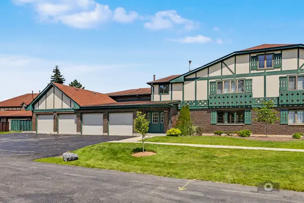 11657 S Matterhorn Circle #102, Palos Park, IL 60464