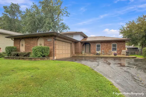 1823 Hazelwood Drive, Lindenhurst, IL 60046