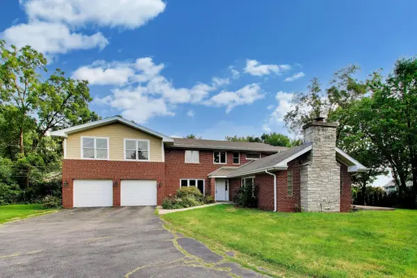 Address Withheld By Seller, Burr Ridge, IL 60527