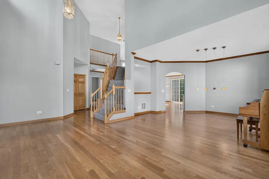 2570 N Jade Avenue, Arlington Heights, IL 60004 - #3