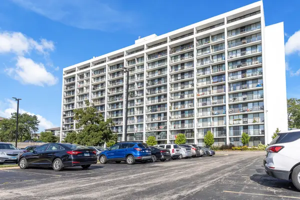 2005 S Finley Road #905, Lombard, IL 60148