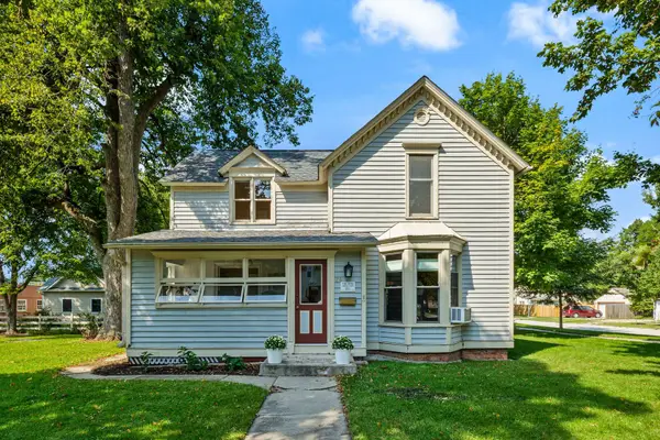 24 N Benton Street, Palatine, IL 60067