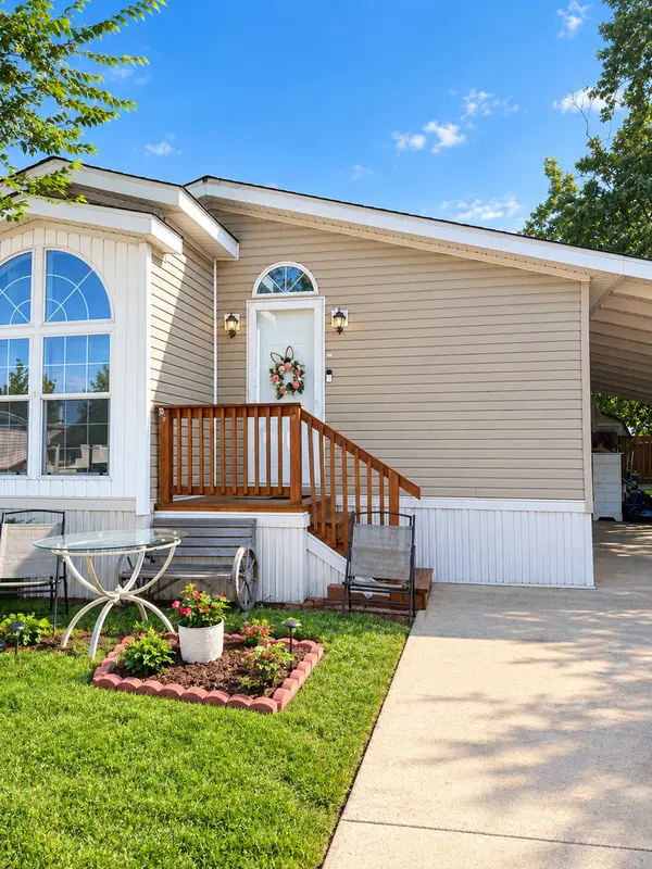103 Charabanc Lane, Wheeling, IL 60090