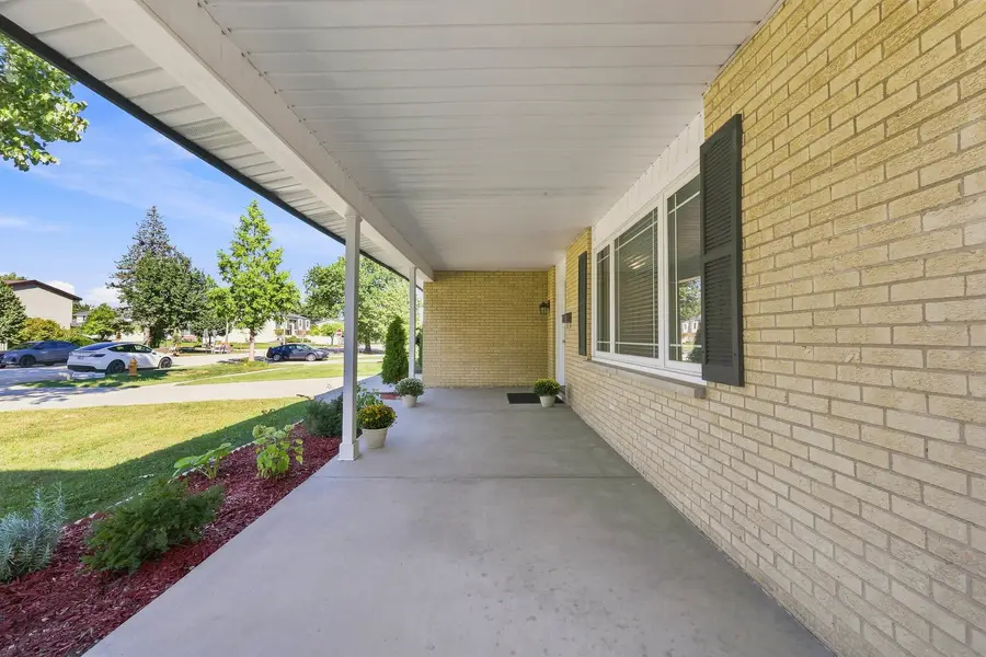 1805 W Willow Lane, Mount Prospect, IL 60056 - #3