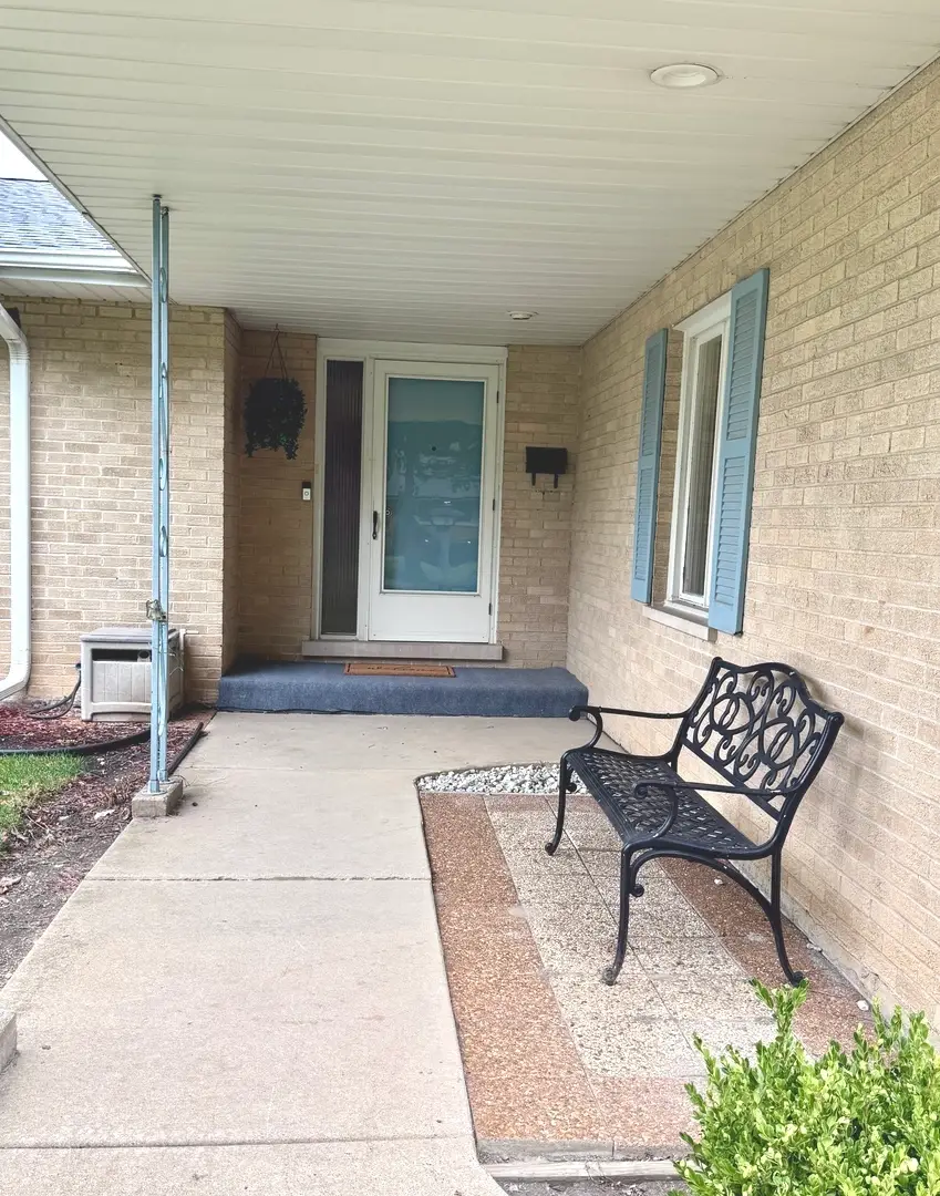 1610 E Dogwood Lane, Mount Prospect, IL 60056 - #3