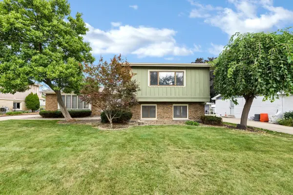 1734 W Rampart Road, Addison, IL 60101