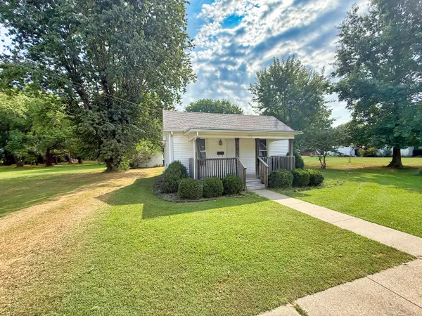323 Austin Avenue, Flora, IL 62839