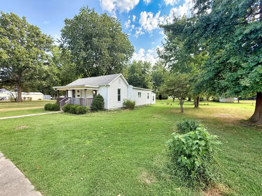 323 Austin Avenue, Flora, IL 62839 - #2