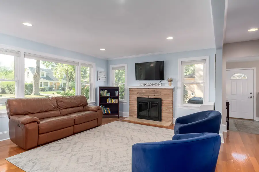 9129 Mango Avenue, Morton Grove, IL 60053 - #2