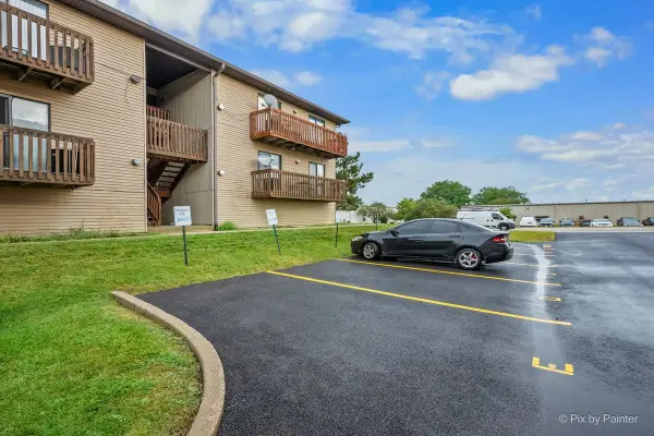695 Dean Drive #E, South Elgin, IL 60177