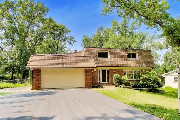 10S324 Hampshire Lane, Willowbrook, IL 60527