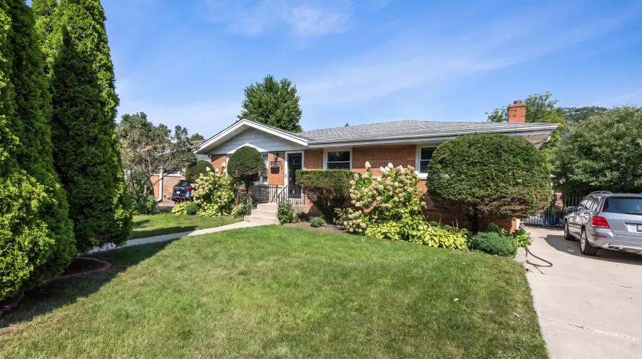 8315 Parkside Avenue, Morton Grove, IL 60053 - #2
