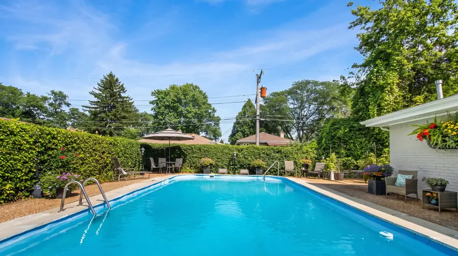 8315 Parkside Avenue, Morton Grove, IL 60053 - #3