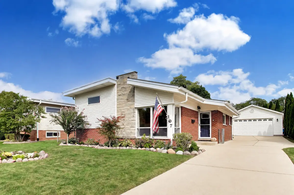 107 S Weller Lane, Mount Prospect, IL 60056 - #1