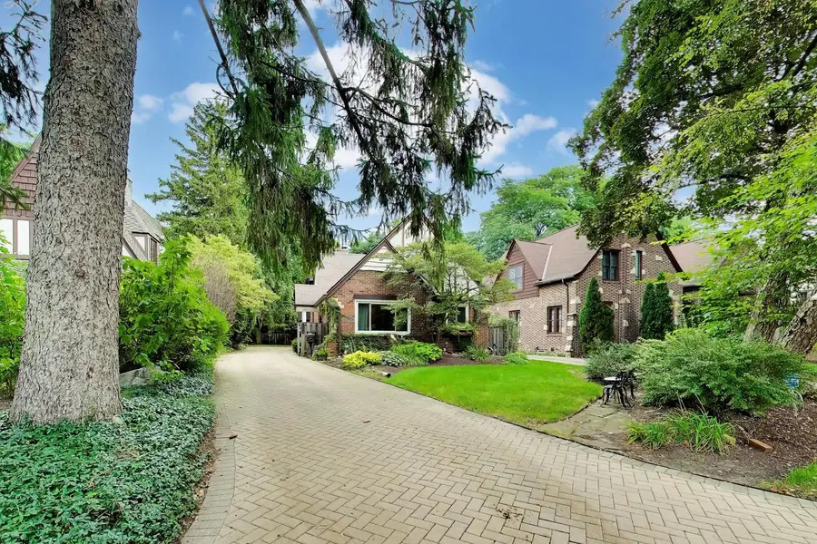 1216 E Mayfair Road, Arlington Heights, IL 60004 - #3
