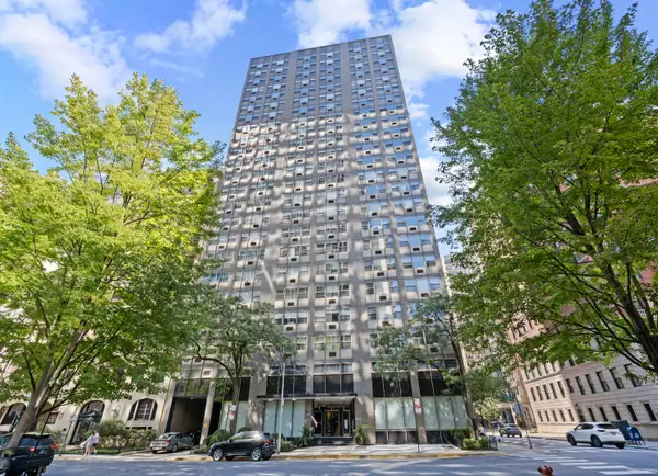 253 E Delaware Place #17D, Chicago, IL 60611