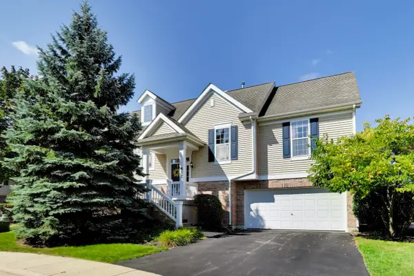 612 N Hidden Prairie Court, Palatine, IL 60067