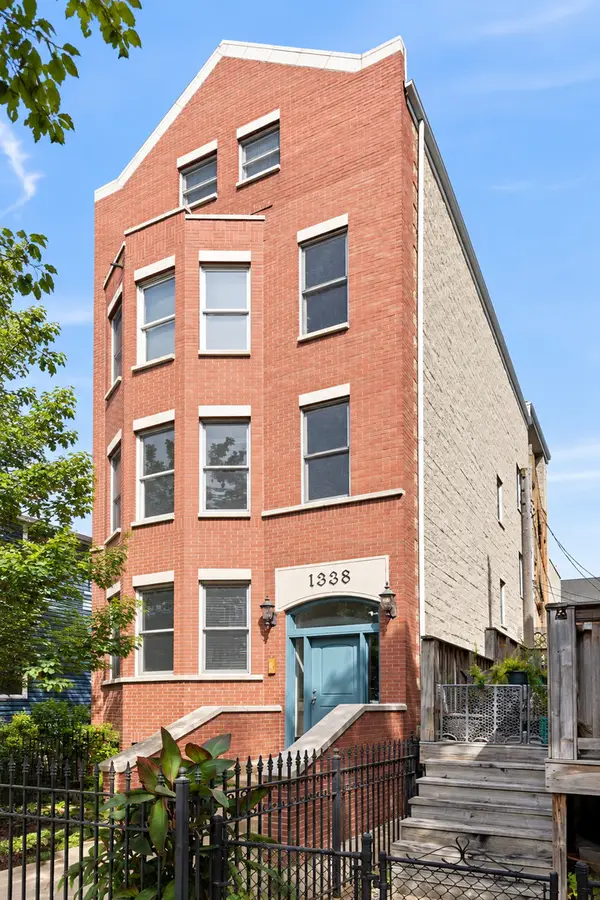1338 W Addison Street #2, Chicago, IL 60613