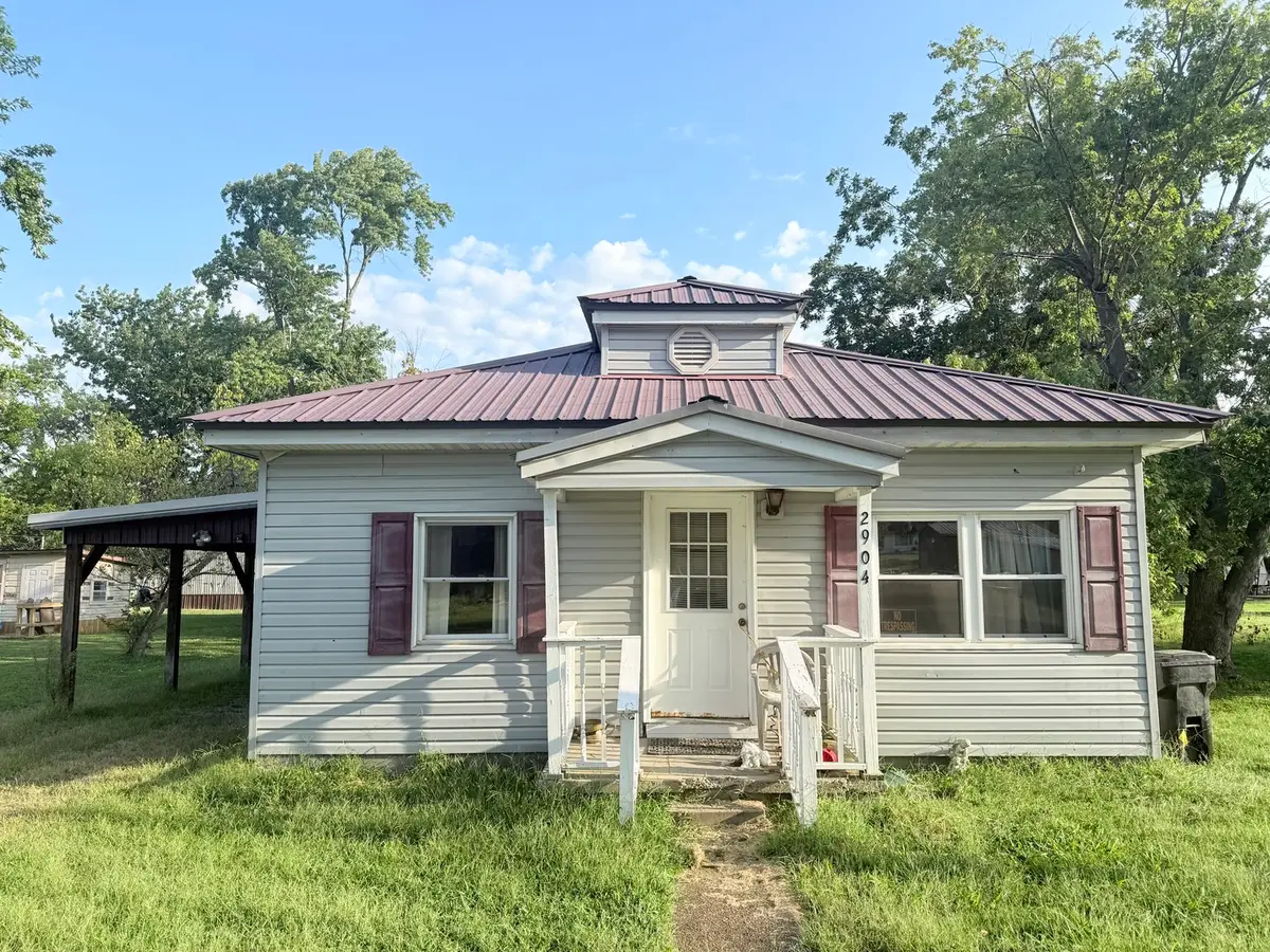 2904 Locust Street, Eldorado, IL 62930 - #1