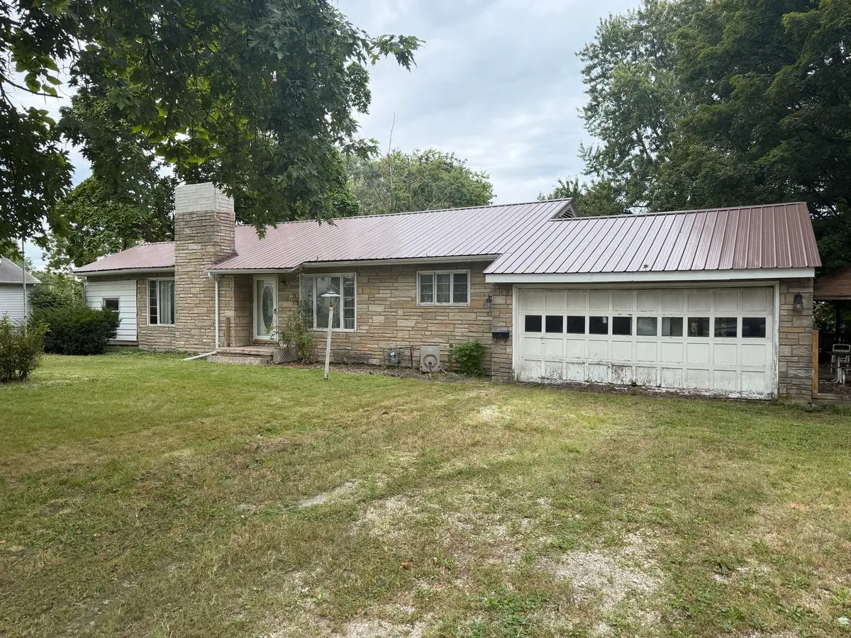 112 N Maple Street, Gilman, IL 60938 - #1