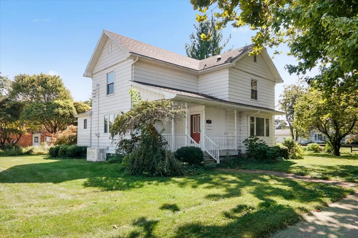 300 S Jackson Street, Flanagan, IL 61740 - #1