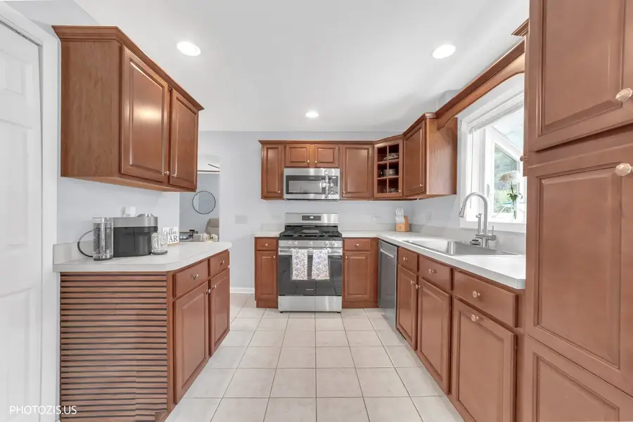 1048 Hermes Avenue, Lemont, IL 60439 - #3