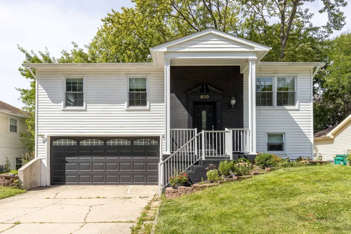 690 Macarthur Drive, Buffalo Grove, IL 60089 - #1